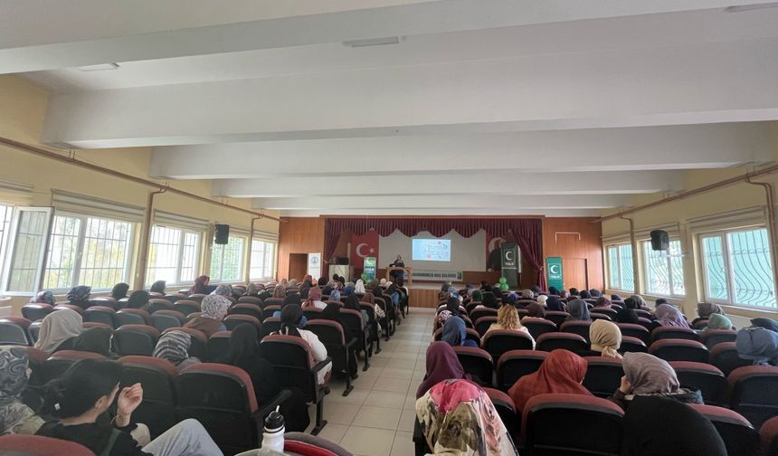 Düzce Yeşilay Şubesi anneleri bağımlılık konusunda bilgilendirdi