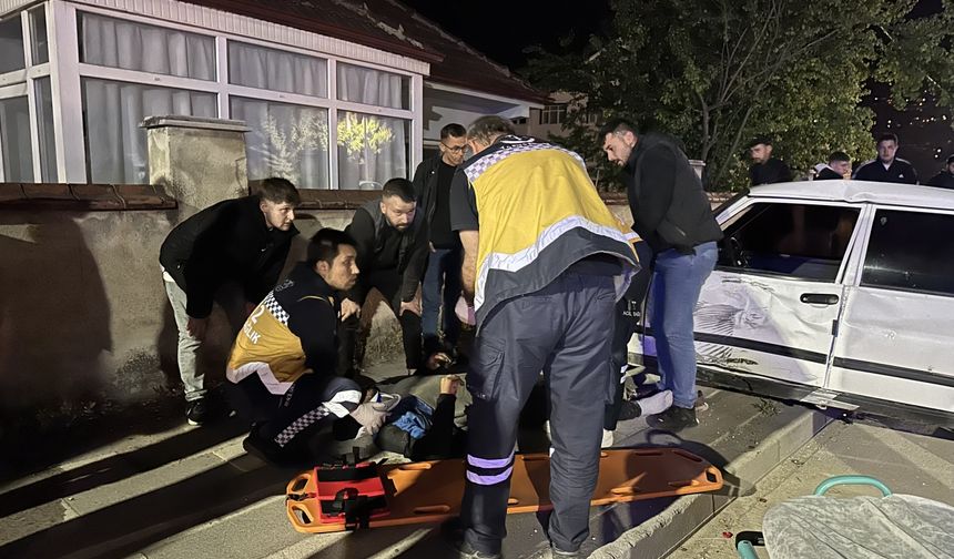 Düzce'de otomobil ile motosikletin çarpıştığı kazada sürücüler yaralandı