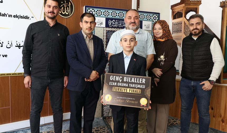 Ezan okuma yarışması birincisi Emir Kayra'nın hayali Ayasofya'da görev yapmak