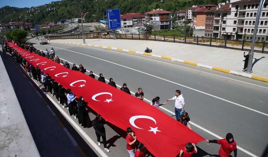 Güneysu'da bayrak yürüyüşü düzenlendi