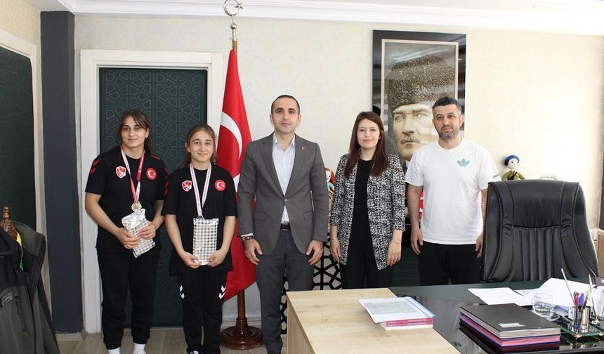 İskilip Kaymakamı Polat başarılı güreşçileri kabul etti