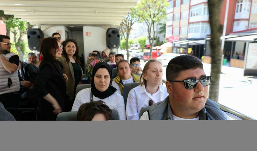Karabük'te engelliler, üstü açık otobüsle şehir turu yaptı