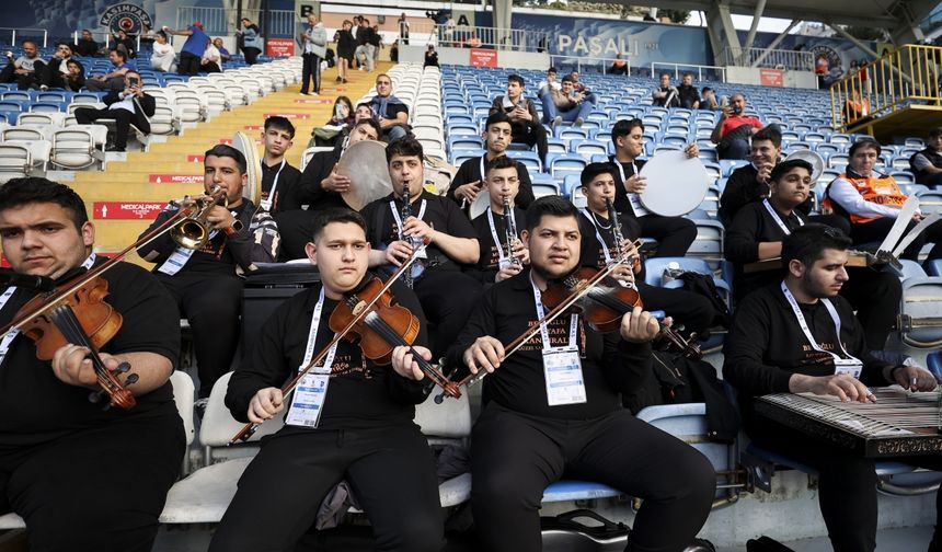 Kasımpaşa-Trabzonspor maçı öncesinde müzik etkinliği düzenlendi