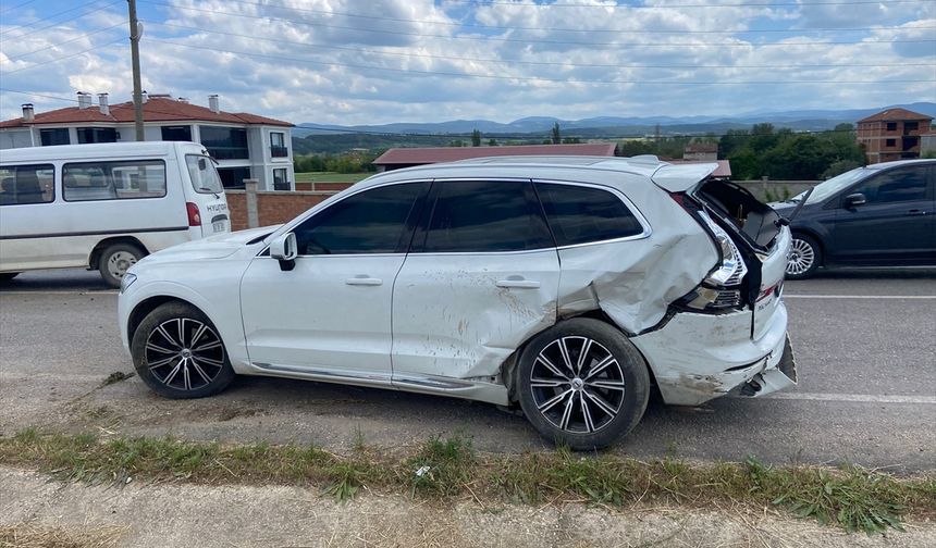 Kastamonu'da ambulansla cipin çarpıştığı kazada 4 kişi yaralandı