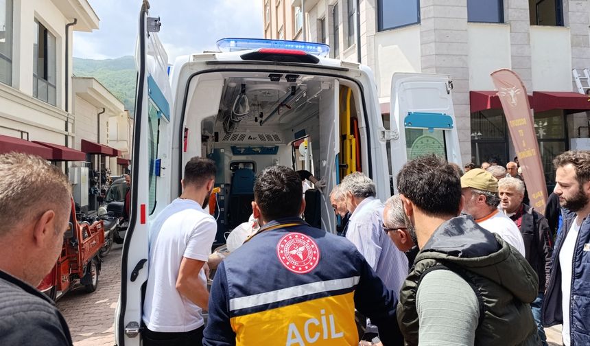 Kastamonu'da kahvehanede kalbi duran vatandaş sağlık ekiplerinin müdahalesiyle hayata döndü
