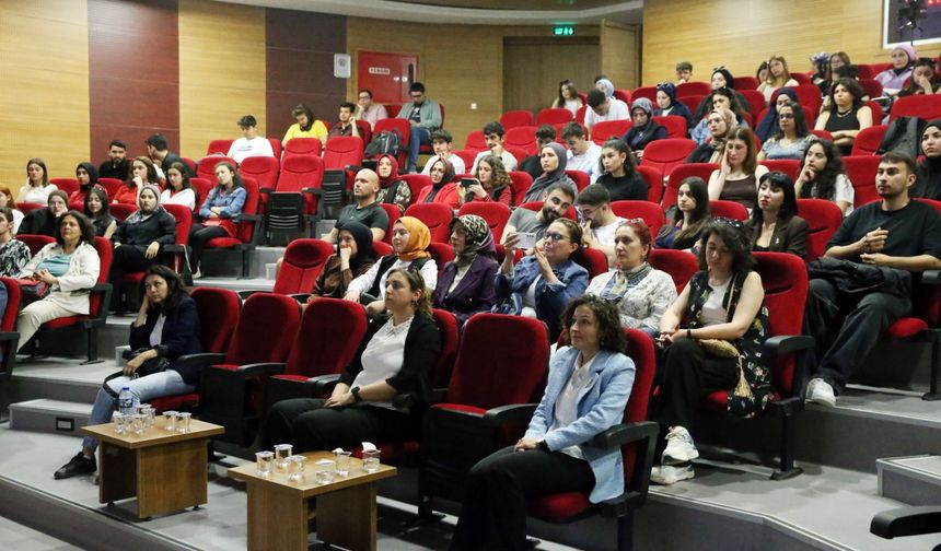 Kastamonu'da "Müzeler ve Kütüphanelerin Toplumla Buluşması" paneli düzenlendi