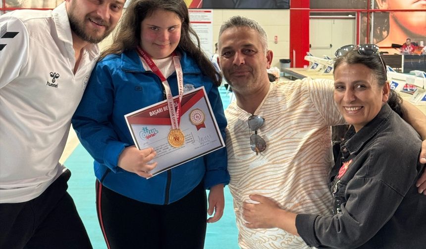 Lösemiyi yenen down sendromlu şampiyon yüzücü Masal'ın hayali milli formayı giymek