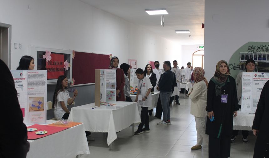 Mecitözü'nde TÜBİTAK 4006 Bilim Fuarı açıldı