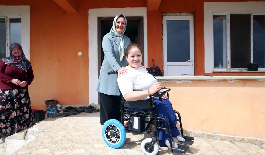 Minik öğrencilerin harçlıklarıyla alınan tekerlekli sandalyeler engellileri mutlu etti