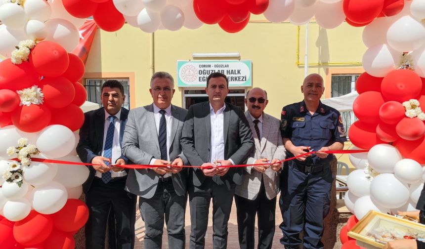 Oğuzlar Halk Eğitimi Merkezi yıl sonu sergisi açıldı