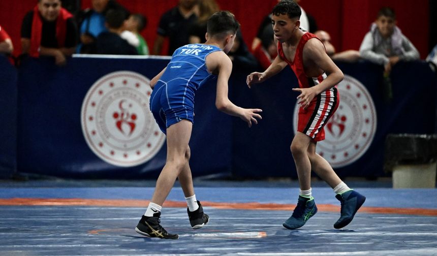 Okul Sporları Küçük Erkekler Türkiye Güreş Şampiyonası, Düzce'de başladı