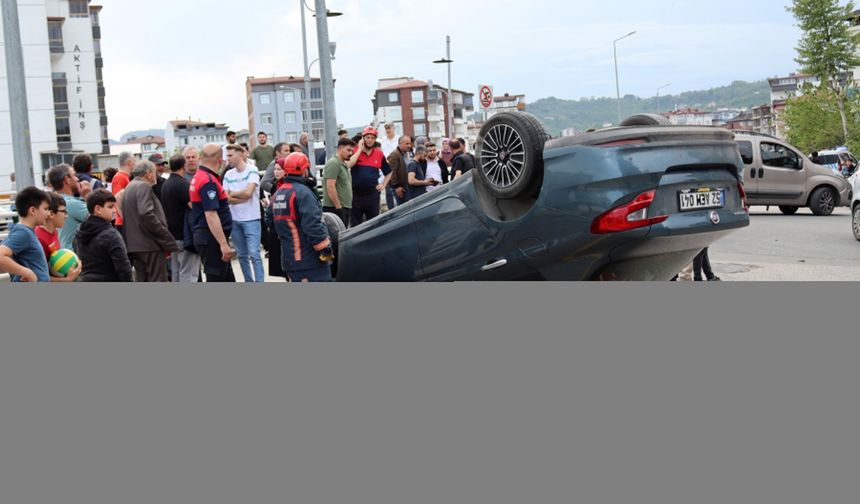 Ordu'da iki otomobil çarpıştı, 5 kişi yaralandı