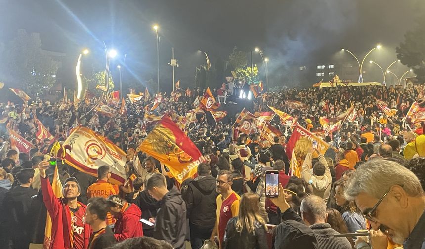 Sakarya ve çevre illerde Galatasaray'ın Süper Lig şampiyonluğu kutlandı