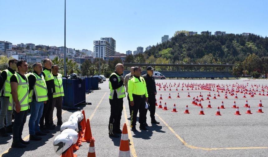 Samsun Emniyet Müdürü Arıbaş'tan motosikletli şahin kursuna denetim