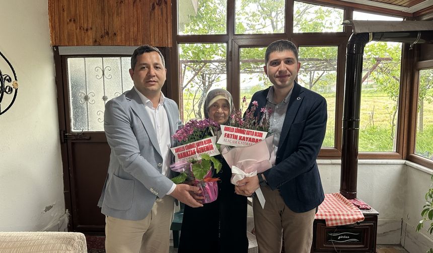 Samsun'da 15 Temmuz şehidinin annesine Anneler Günü ziyareti