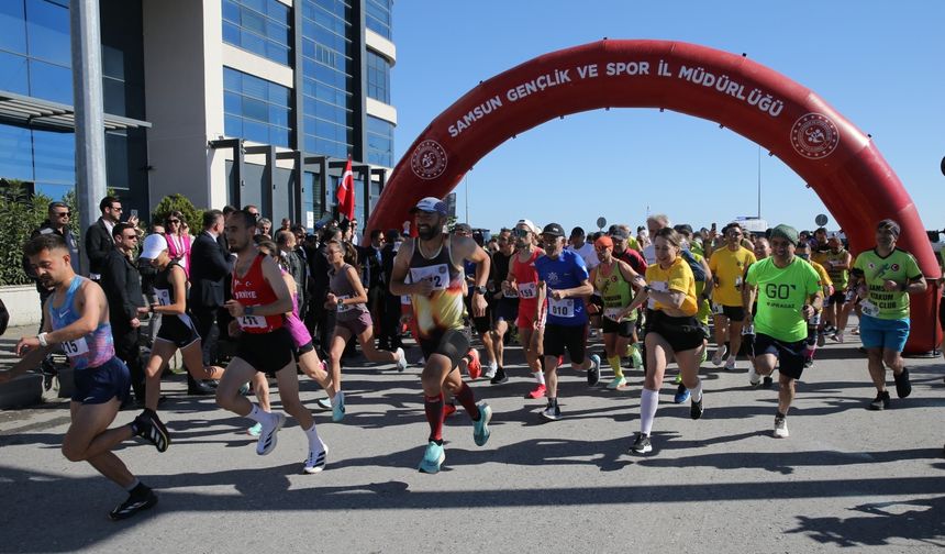 Samsun'da 19 Mayıs Yarı Maratonu yapıldı