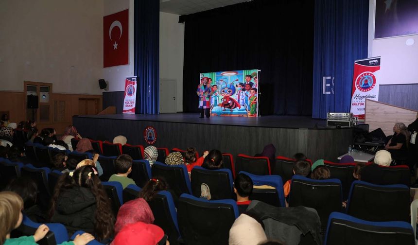 Samsun'da "Atom Karınca" çocuk tiyatrosu sahnelendi