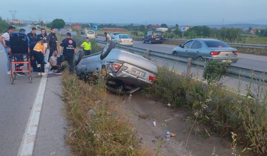 Samsun'da devrilen otomobilin sürücüsü yaralandı