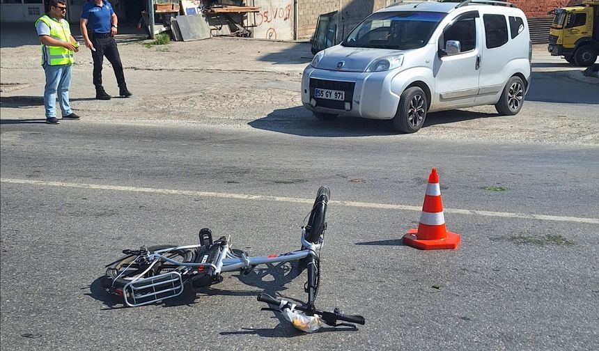 Samsun'da hafif ticari aracın çarptığı elektrikli bisiklet sürücüsü yaralandı