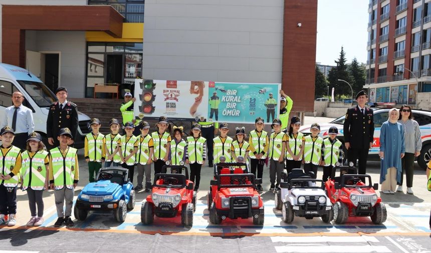 Samsun'da jandarma kırsal mahalle okullarında trafik eğitimi verdi