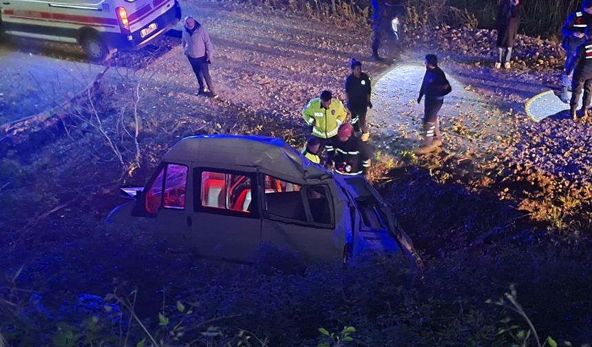 Samsun'da şarampole devrilen minibüsteki 1 kişi öldü, 4 kişi yaralandı