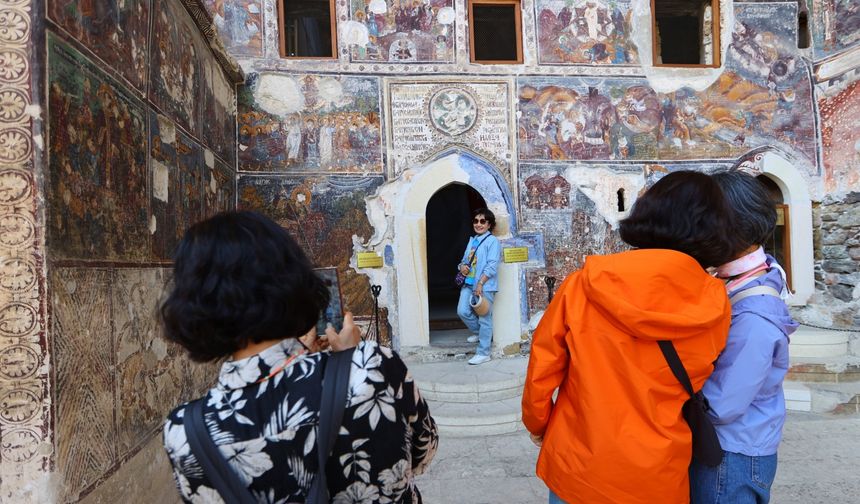 Sümela Manastırı'nın ziyaretçi sayısı yaz yoğunluğu başlamadan artışa geçti