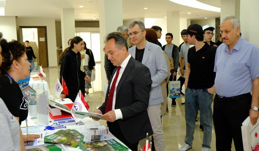 TOGÜ'de Üniversite Tanıtım Fuarı düzenlendi