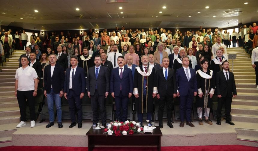 Trabzon Üniversitesi Spor Bilimleri Fakültesi'nde mezuniyet töreni düzenlendi
