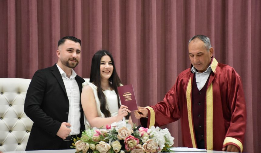 Trabzon'da nikah dairesinde "05.05.2025" yoğunluğu