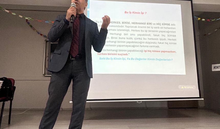 Turhal'da "Geçmişten Günümüze Örneklerle Toplumsal Değerlerimiz" konulu söyleşi gerçekleştirildi