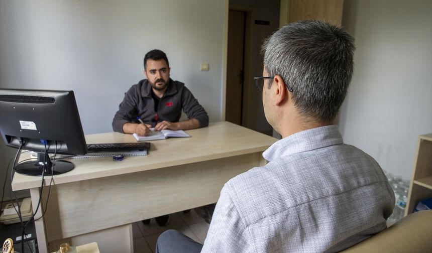 Üniversite yıllarında başlayan şizofreni hastalığını yenip memurluğa atandı