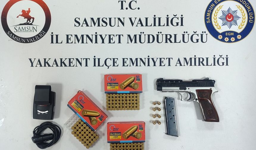 Yakakent'te ruhsatsız tabanca ve radar tespit cihazı ele geçirildi
