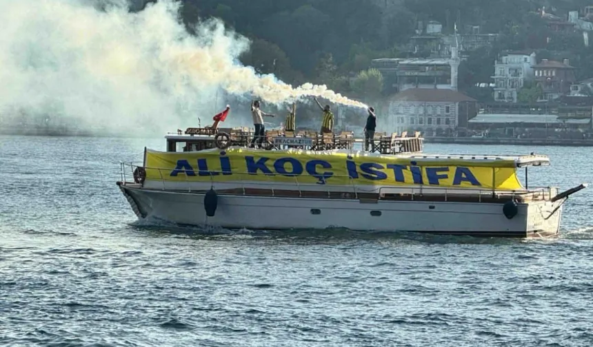 İstifa pankartıyla Ali Koç'un yalısına geldiler!