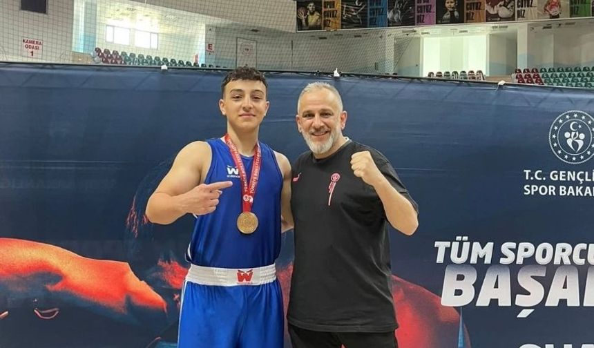 Boksör Nihat Pehlevan'dan Türkiye Şampiyonluğu!