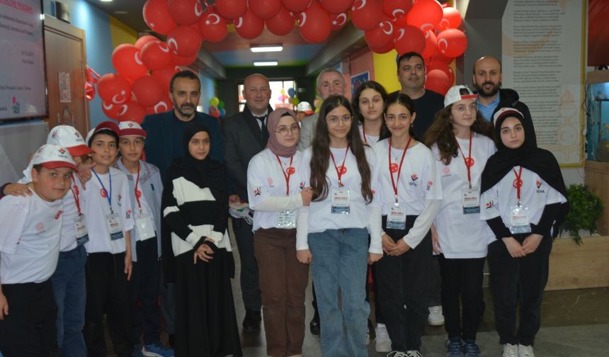 Çaykara'da TÜBİTAK 4006 Bilim Fuarı açıldı