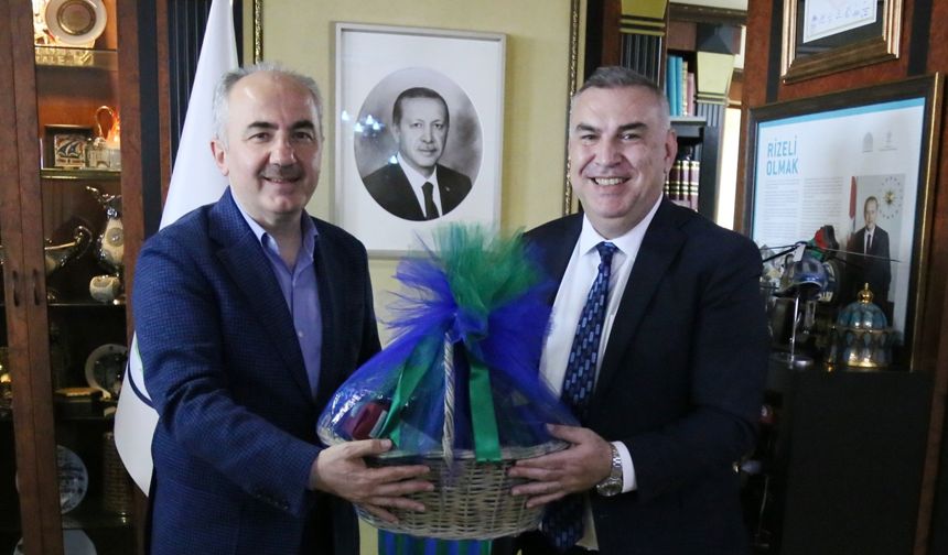Batum Başkonsolosu Altınörs Başkan Metin’i ziyaret etti