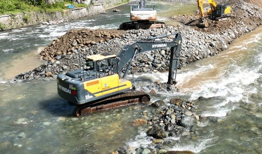 Rize’de Taşkın Riskine Karşı Önleyici Tedbirler Sürüyor