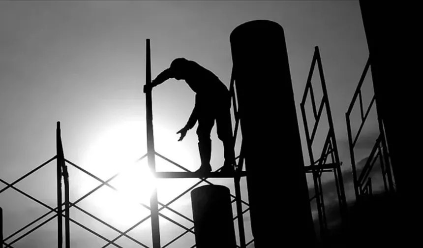 İngiltere'de hizmet sektörü Ekim 2023'ten beri ilk kez düştü