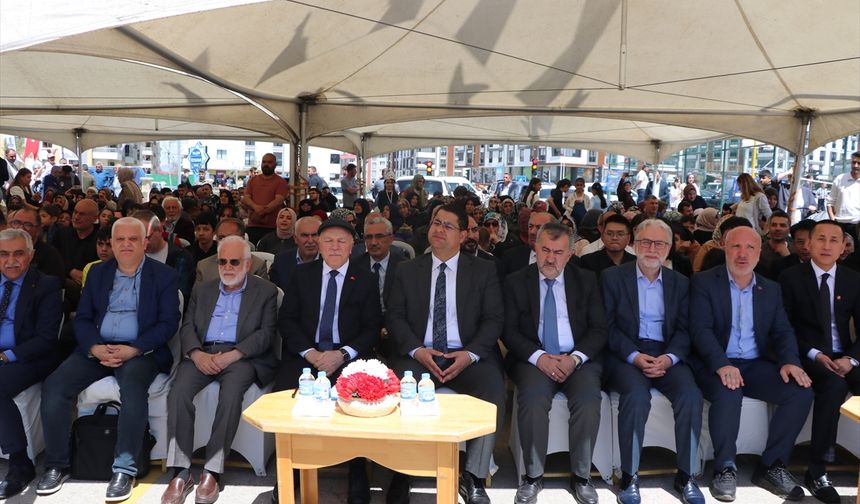 İslam tarihçisi Prof. Dr. Sırma'nın adının verildiği bilgi evi açıldı