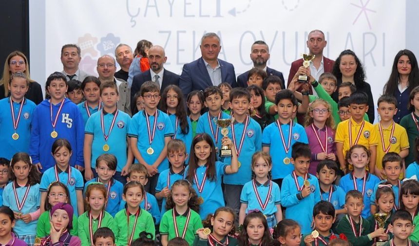 Çayeli’nde “Zeka Oyunları Süper Ligi” final heyecanı yaşandı