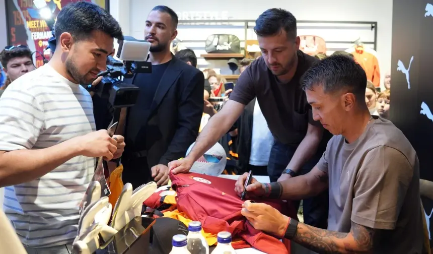 Fernando Muslera, imza gününde taraftarla buluştu