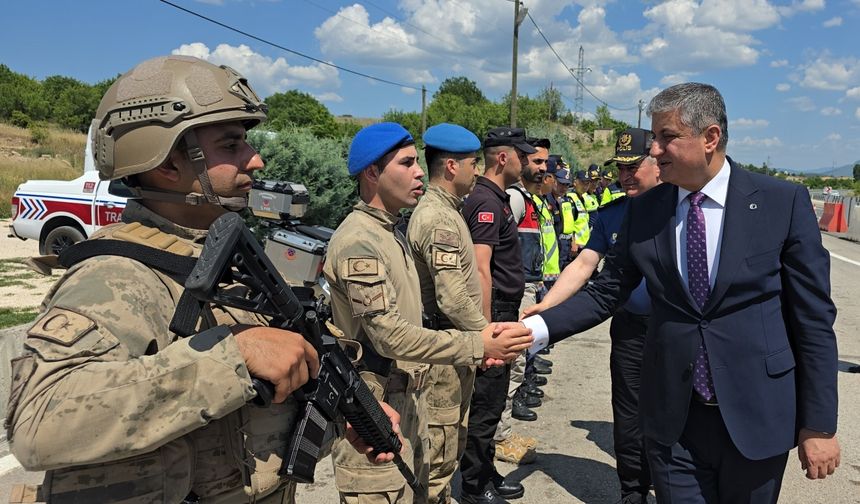 Karabük Valisi Yavuz, trafik denetimlerine katıldı:
