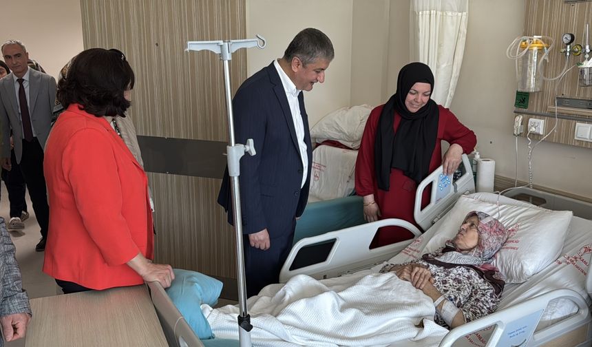 Karabük Valisi Yavuz'dan hastalara ve huzurevindeki yaşlılara bayram ziyareti