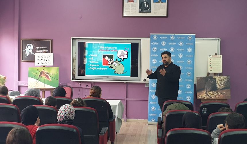 Trabzon'da öğrenciler vektörle mücadele ve sahipsiz hayvanlar konusunda bilgilendirildi