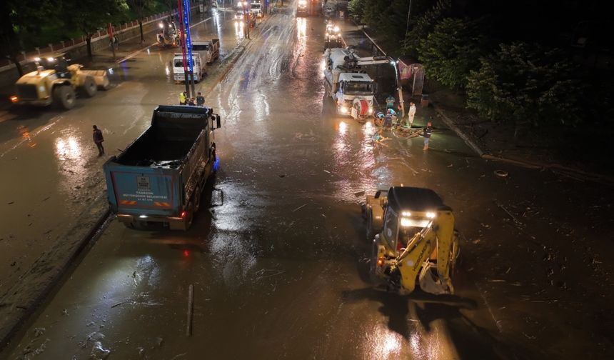 Trabzon'da selden etkilenen bölgelerde temizlik çalışmaları devam ediyor
