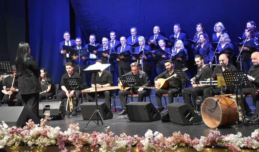 Trabzon'da sağlıkçılardan oluşan koro konser verdi