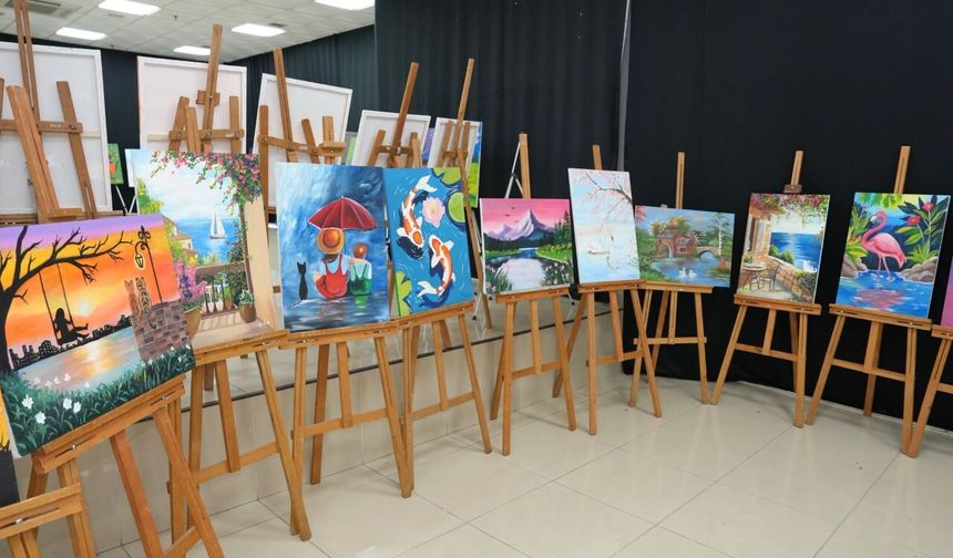 Rize'de Fırçaların Dansı Resim Atölyesi’nden yıl sonu sergisi