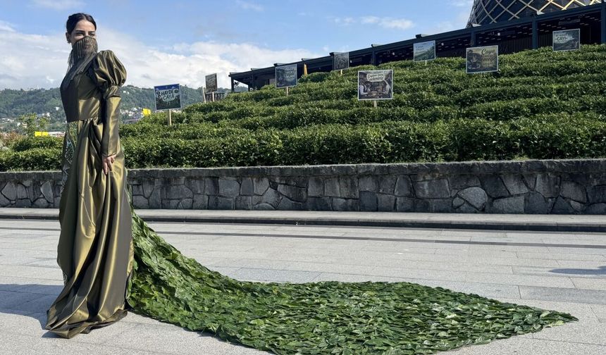 Çay yaprakları kullanarak kıyafet tasarlandı