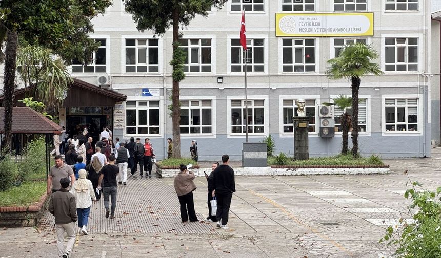 Rize'de üniversite adayları YKS heyecanı yaşadı