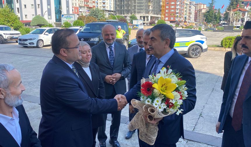 Bakan Tekin Rize'de: OECD direktörü, Türkiye için 'Olağanüstü sıçrayış' ifadesini kullandı